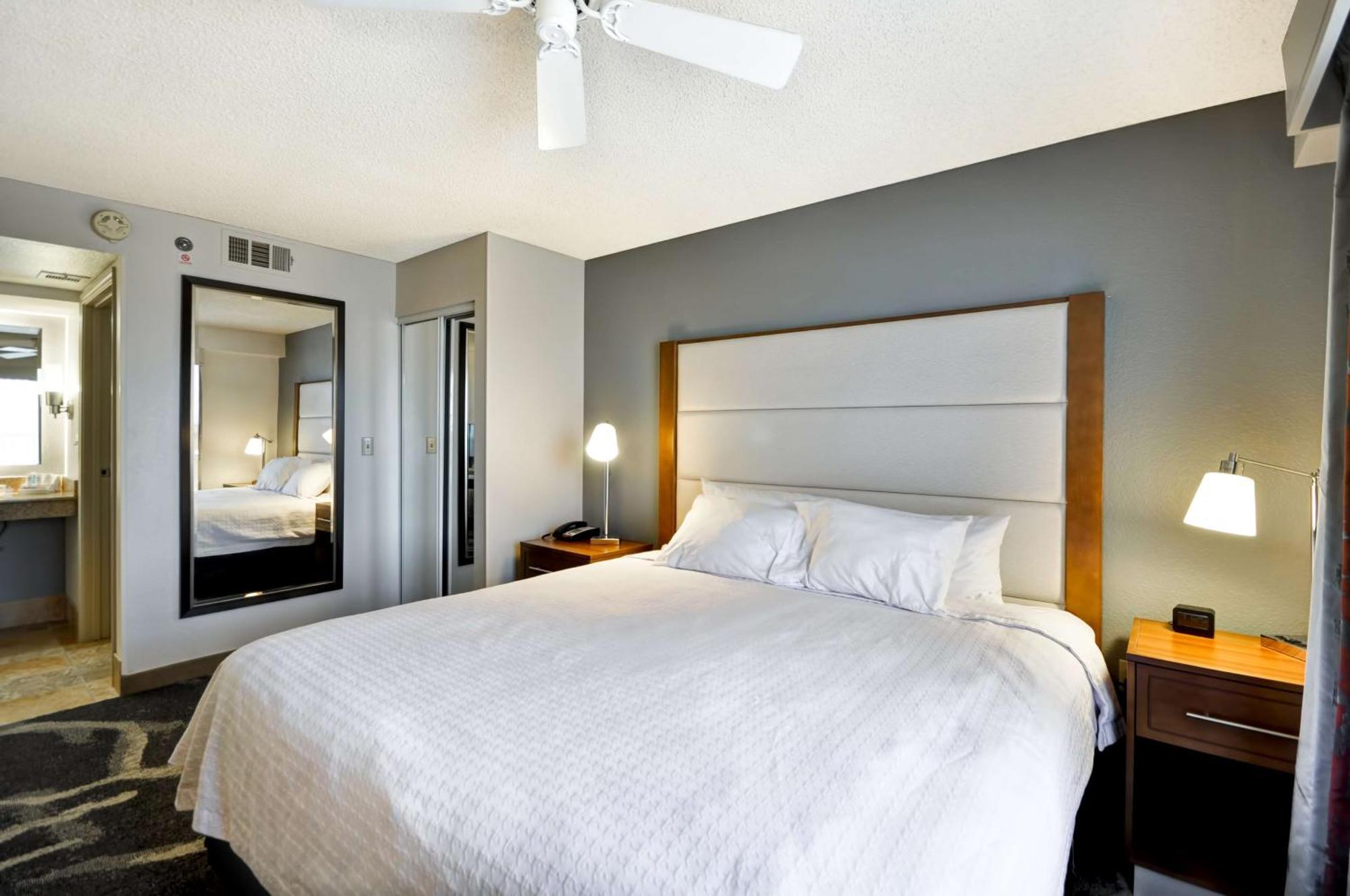 Hotel Homewood By Hilton Phoenix-biltmore 3*